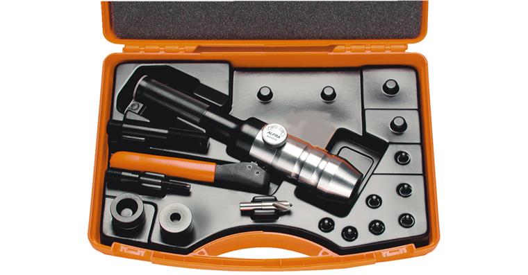 Set of compact manual hydraulic punches in transport case