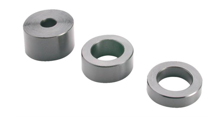 Spacer bushing set for set of compact manual hydraulic punches